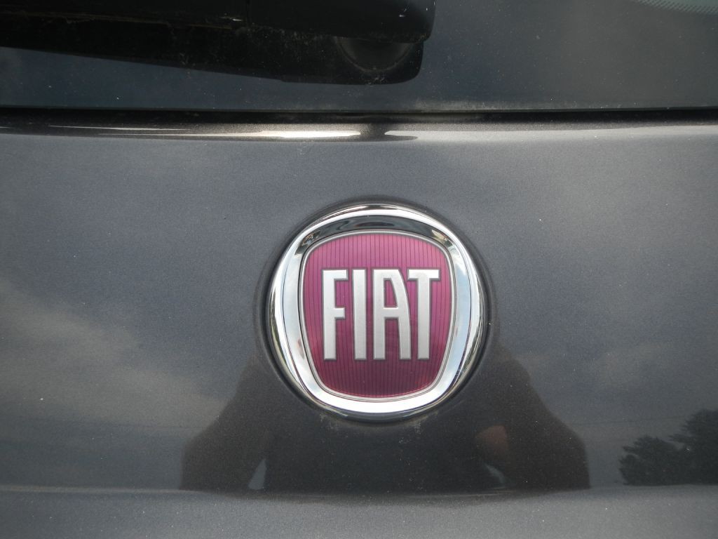 2015 FIAT 500 Image 37