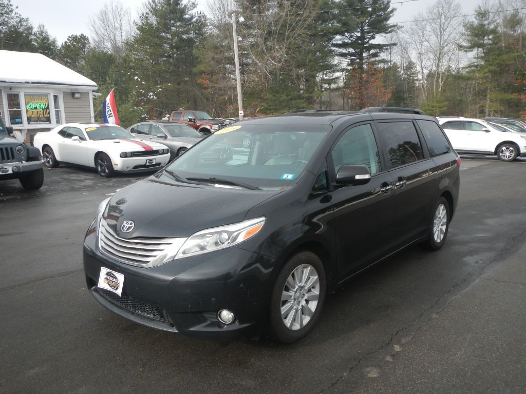 2015 Toyota Sienna Image 1
