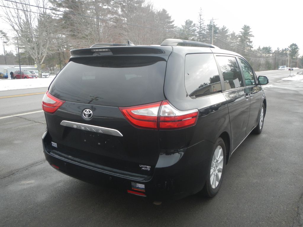 2015 Toyota Sienna Image 7