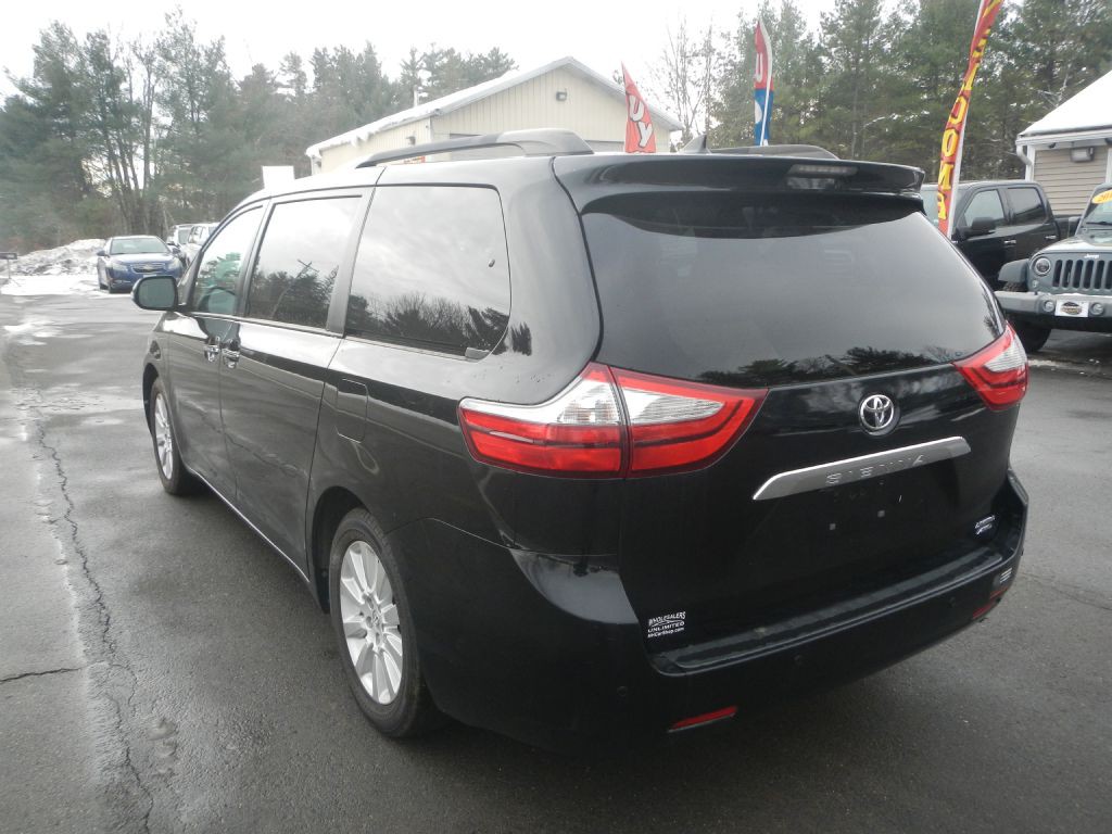 2015 Toyota Sienna Image 8