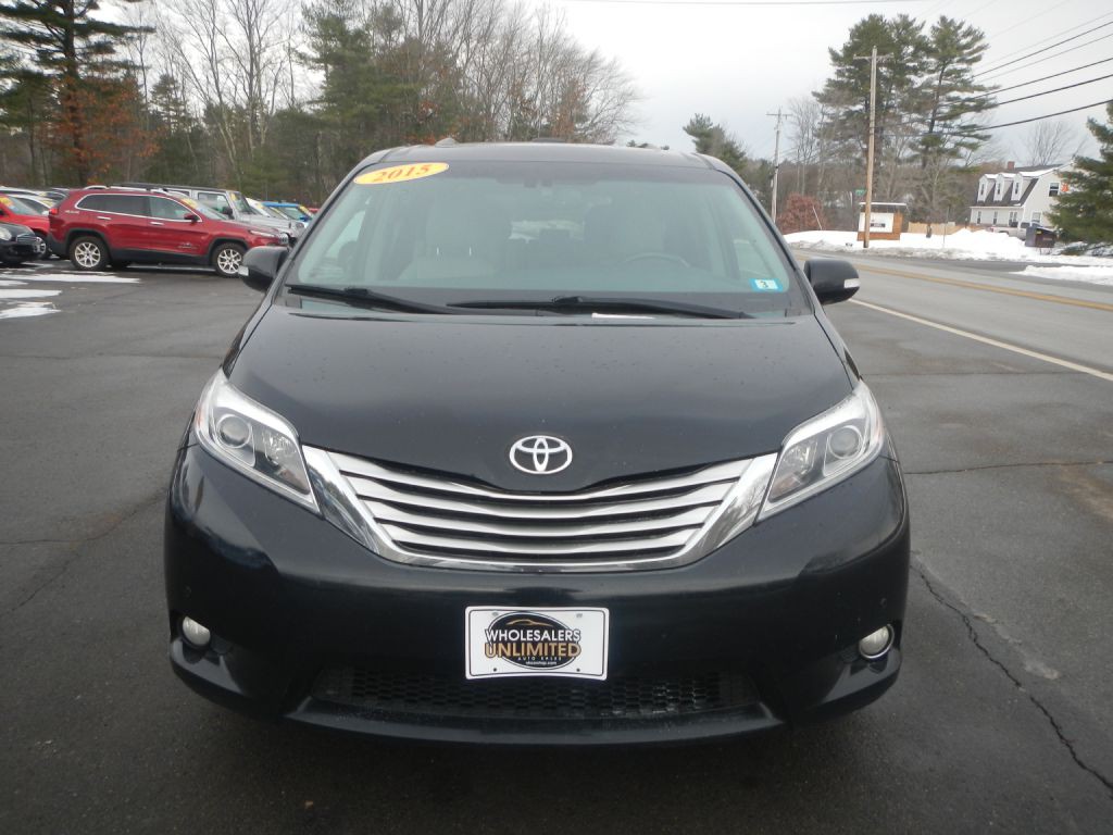 2015 Toyota Sienna Image 13