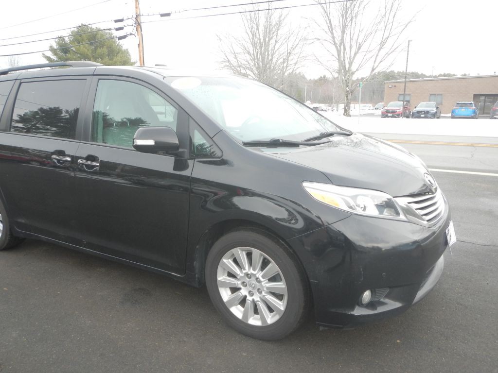 2015 Toyota Sienna Image 15