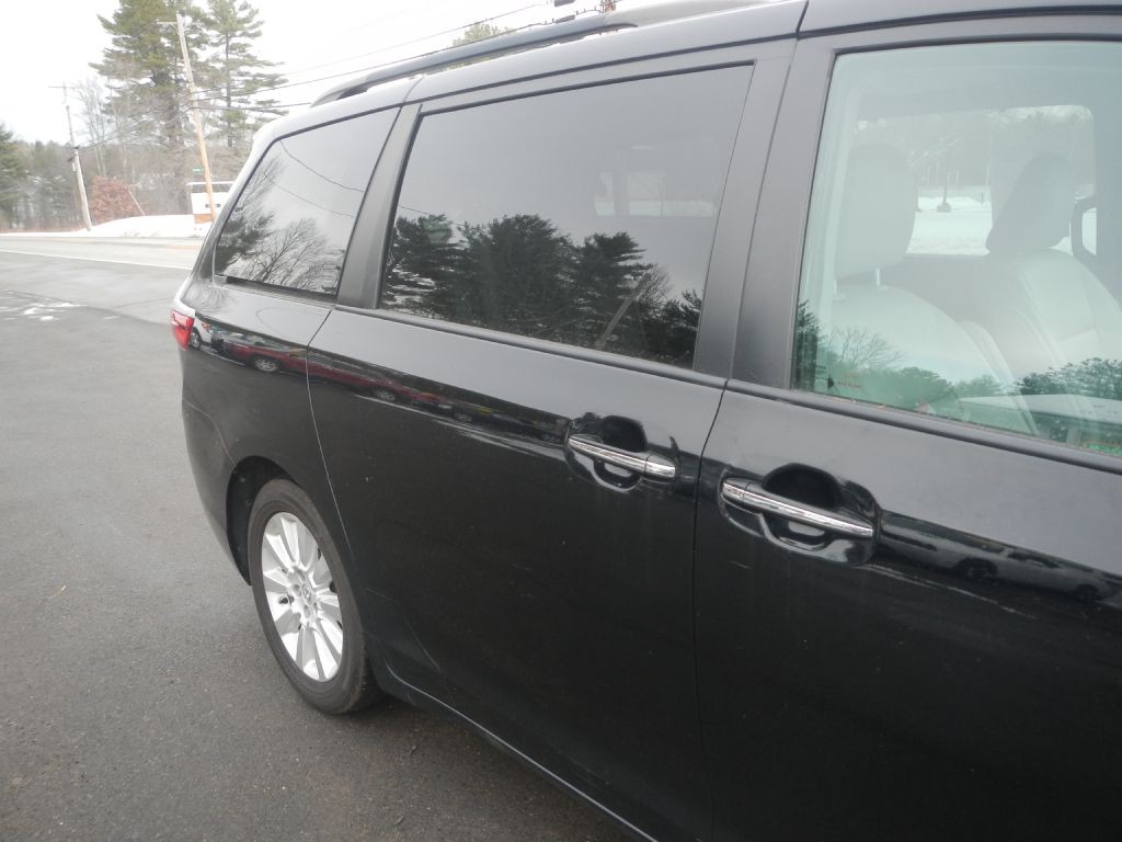 2015 Toyota Sienna Image 16