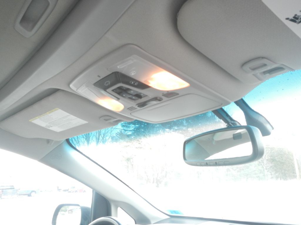 2015 Toyota Sienna Image 25