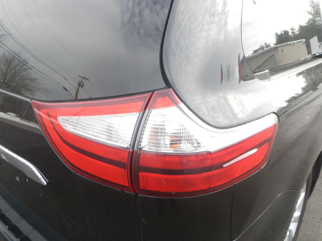 2015 Toyota Sienna Image 37