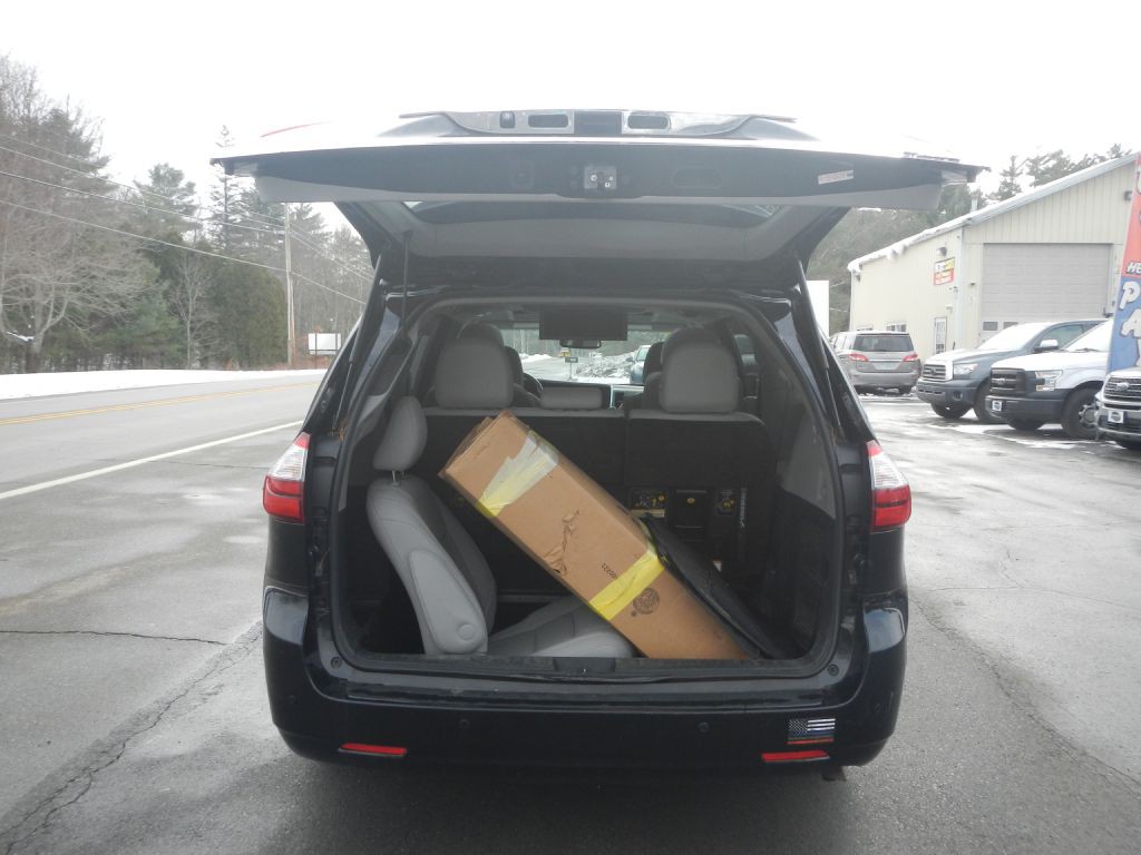 2015 Toyota Sienna Image 40