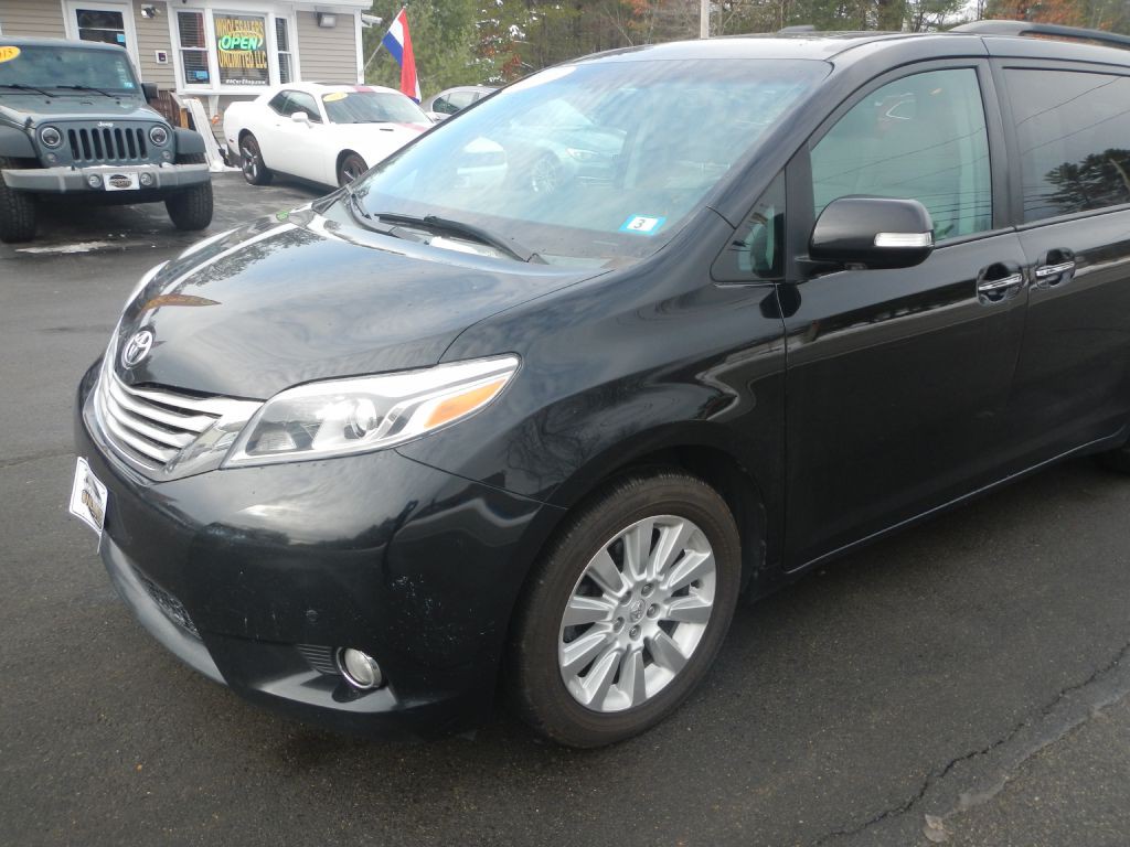 2015 Toyota Sienna Image 42