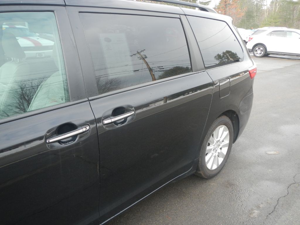 2015 Toyota Sienna Image 43