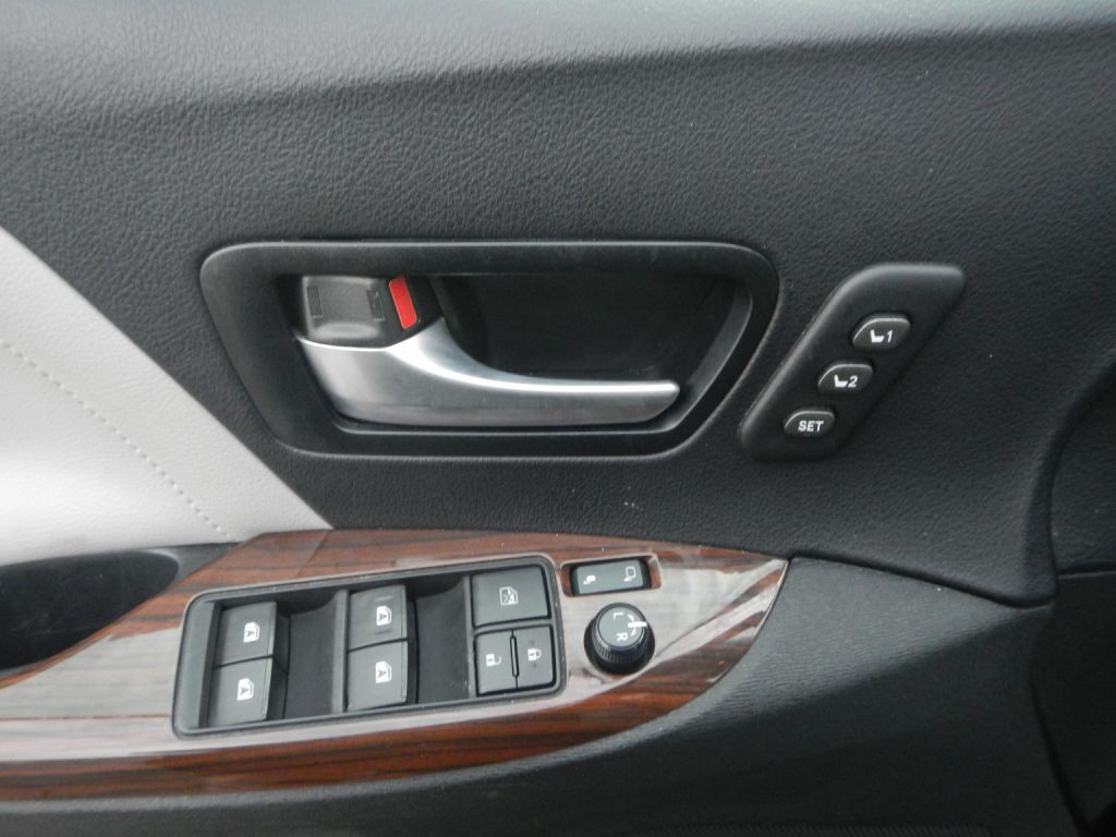 2015 Toyota Sienna Image 53