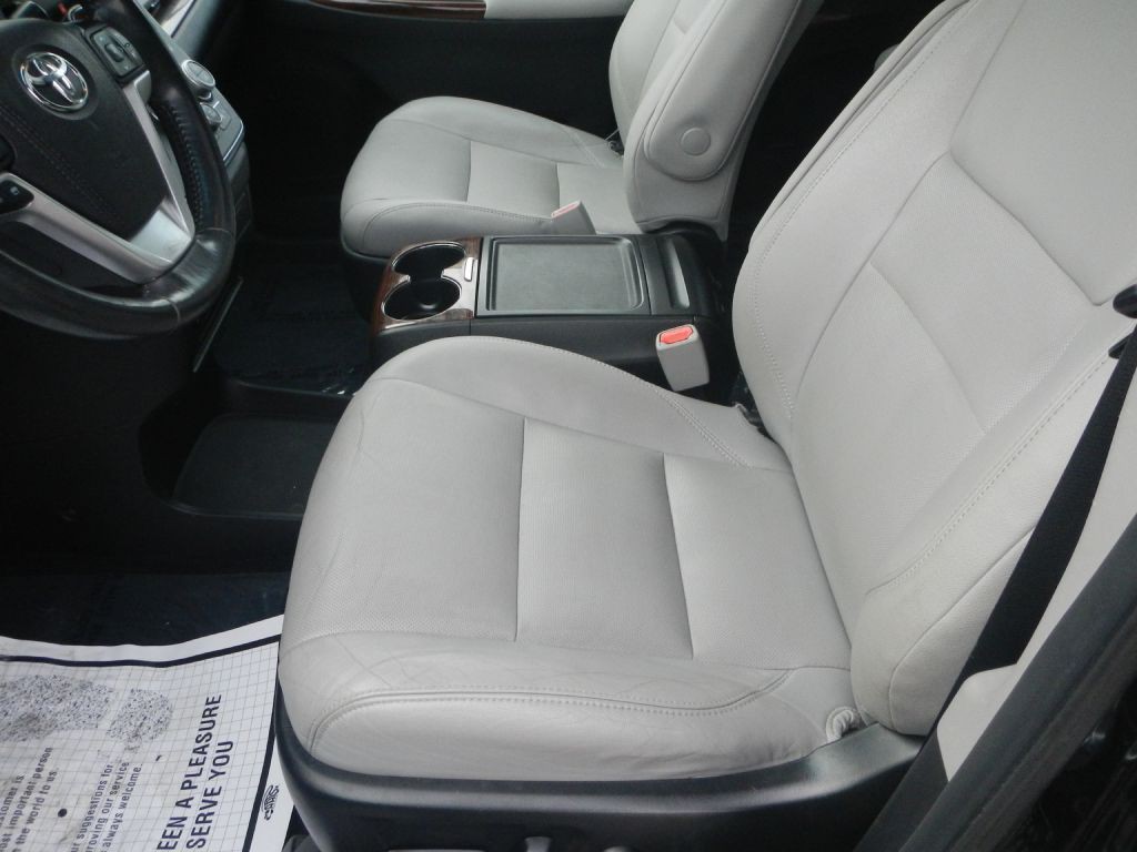 2015 Toyota Sienna Image 55