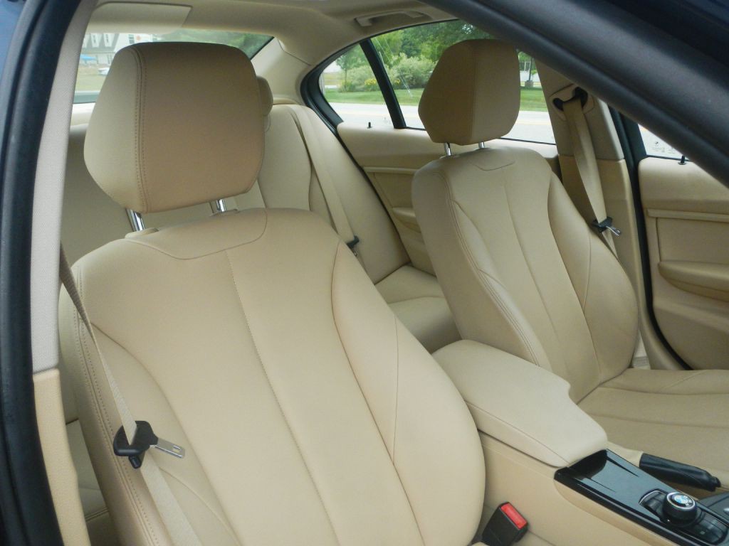 2014 BMW 3 Series Image 9
