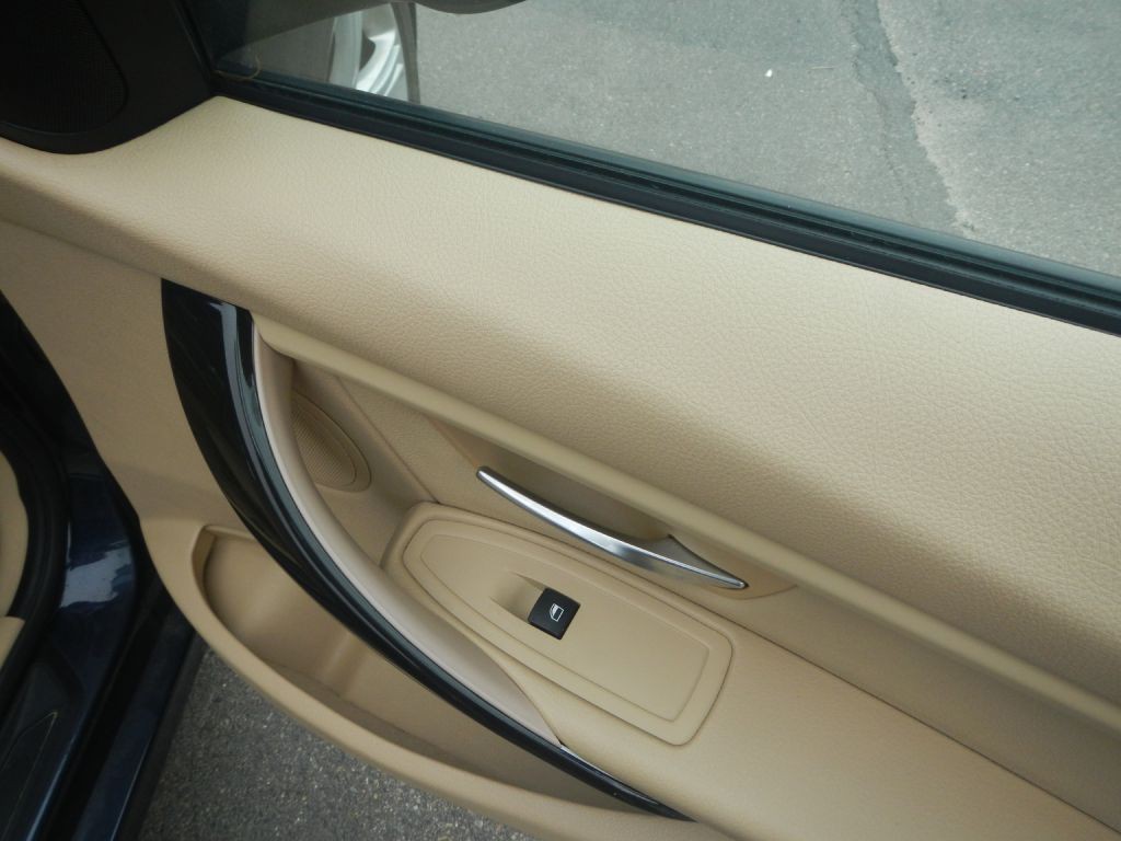 2014 BMW 3 Series Image 17