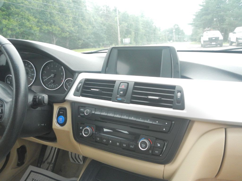2014 BMW 3 Series Image 23