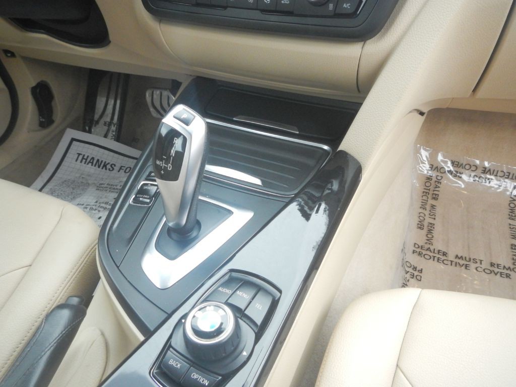 2014 BMW 3 Series Image 25