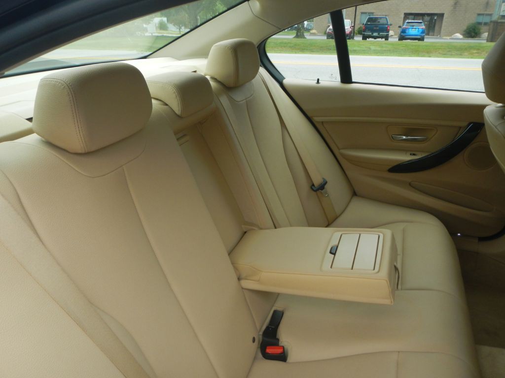 2014 BMW 3 Series Image 30