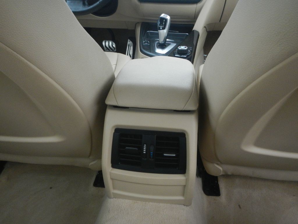 2014 BMW 3 Series Image 32