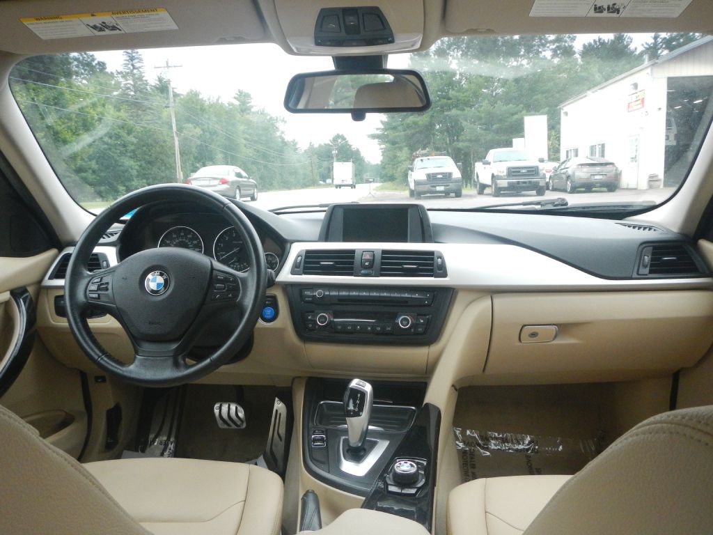 2014 BMW 3 Series Image 33