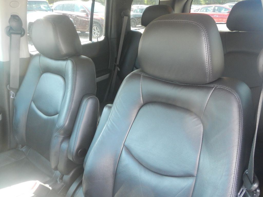2011 Chevrolet HHR Image 4