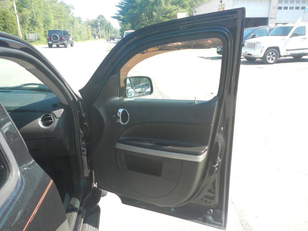 2011 Chevrolet HHR Image 17