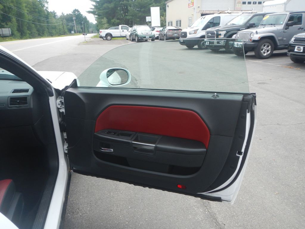 2014 Dodge Challenger Image 16