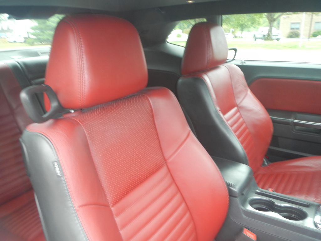 2014 Dodge Challenger Image 19