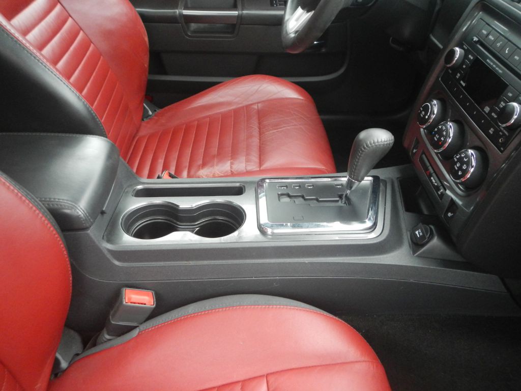 2014 Dodge Challenger Image 24