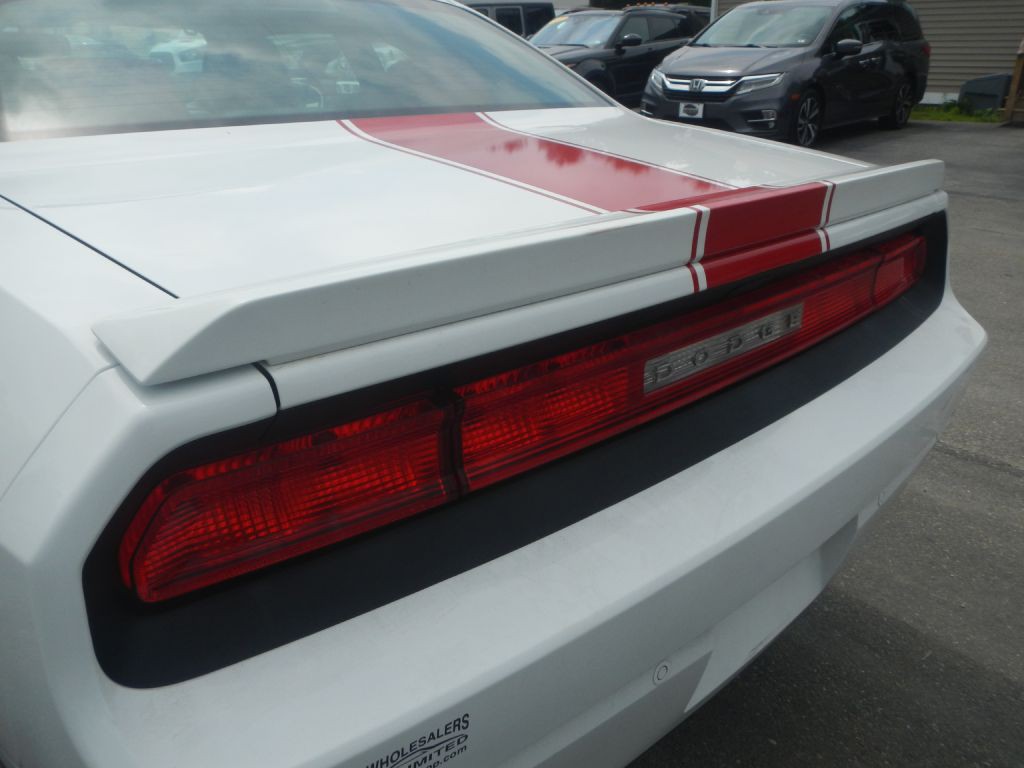 2014 Dodge Challenger Image 32