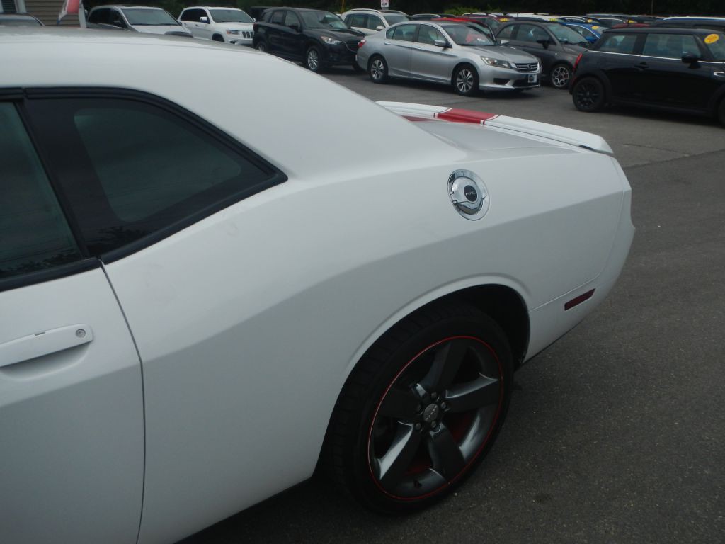 2014 Dodge Challenger Image 38