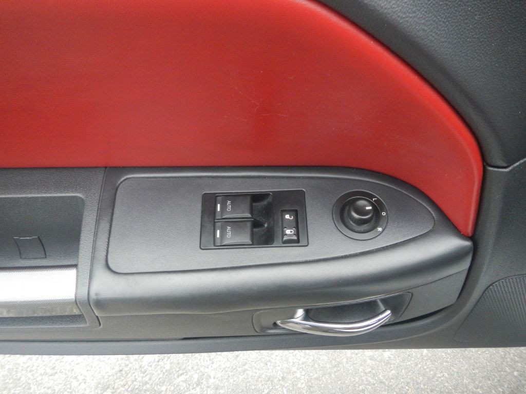 2014 Dodge Challenger Image 41