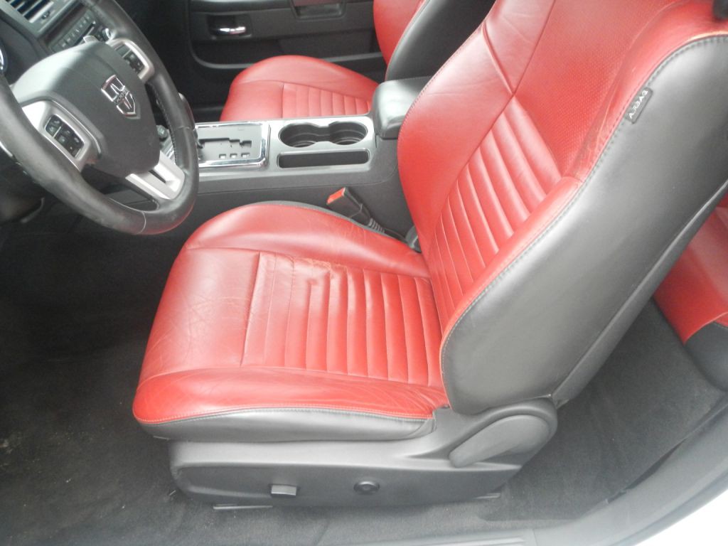 2014 Dodge Challenger Image 45