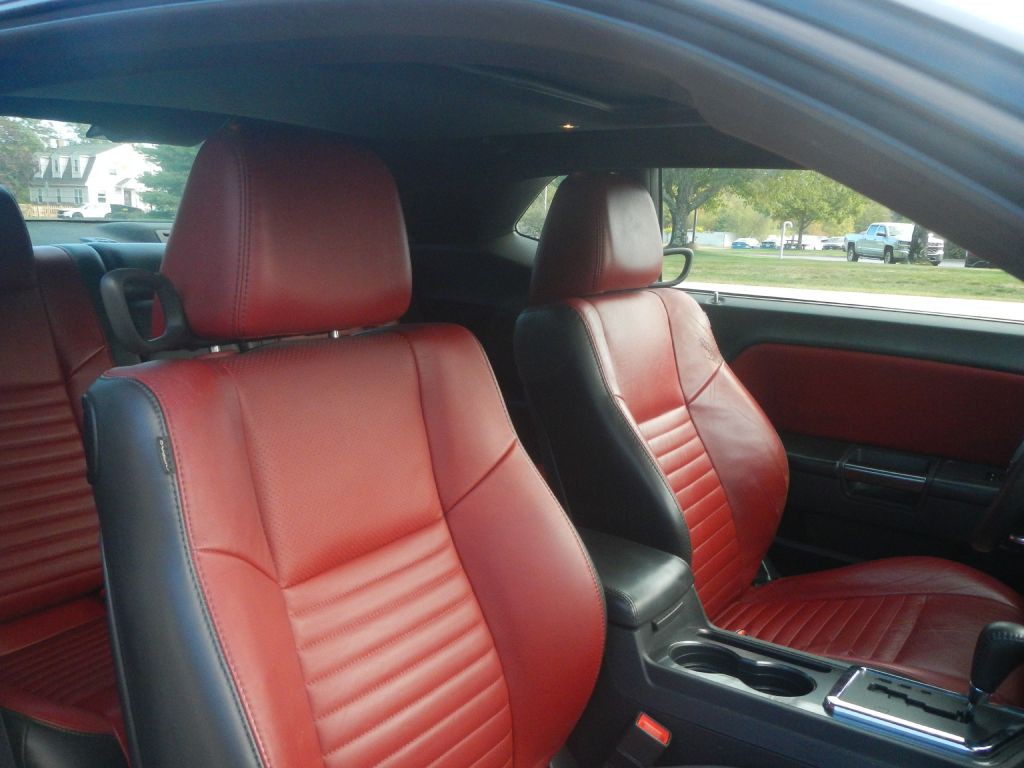 2014 Dodge Challenger Image 8