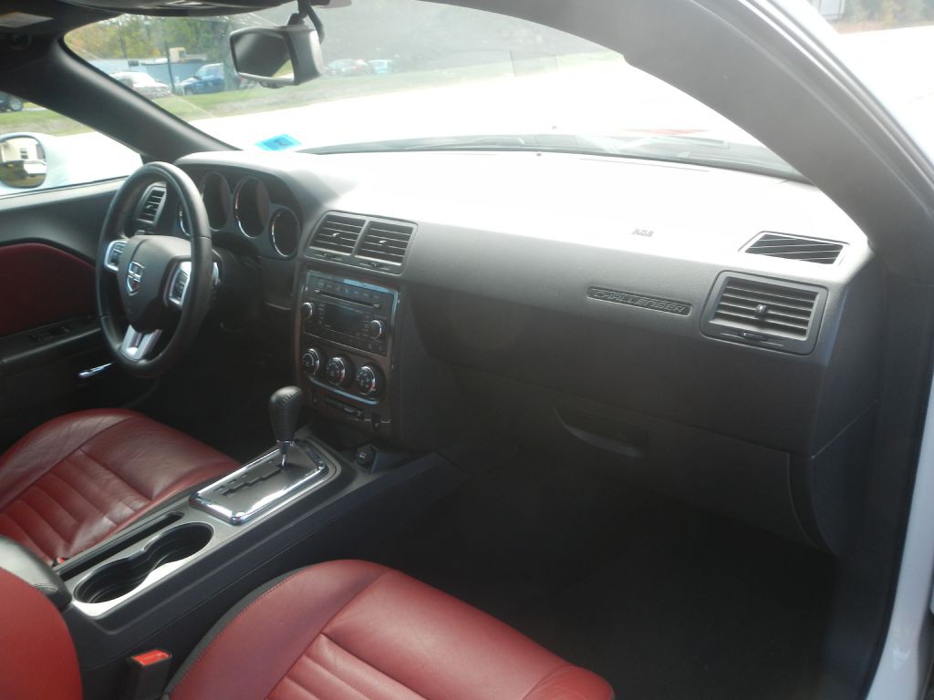 2014 Dodge Challenger Image 10