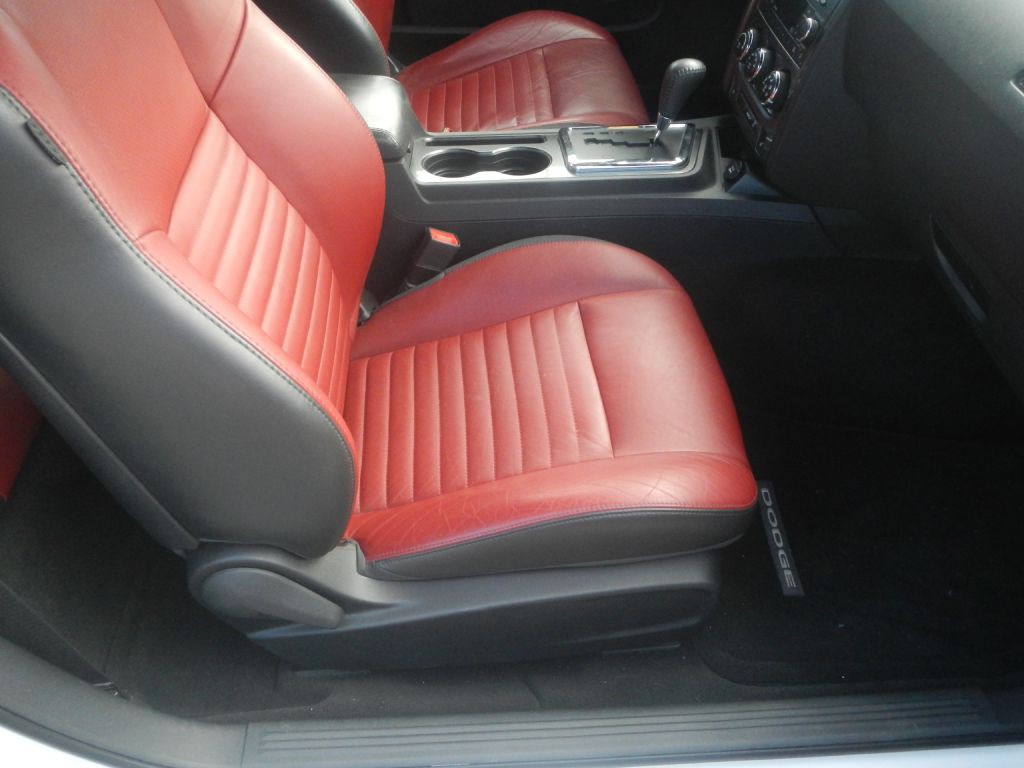 2014 Dodge Challenger Image 18