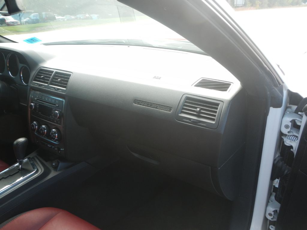2014 Dodge Challenger Image 24