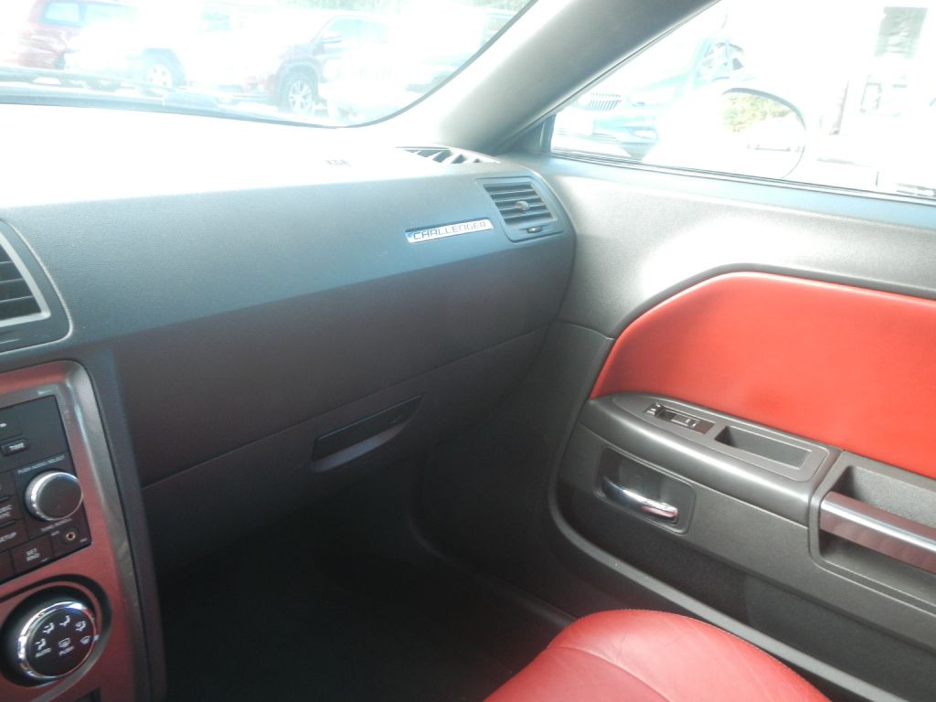 2014 Dodge Challenger Image 45