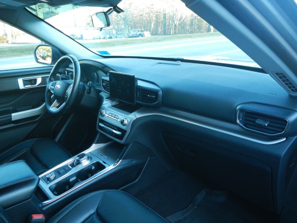 2020 Ford Explorer Image 3