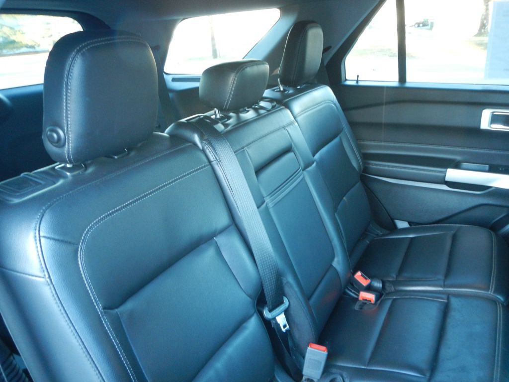 2020 Ford Explorer Image 4