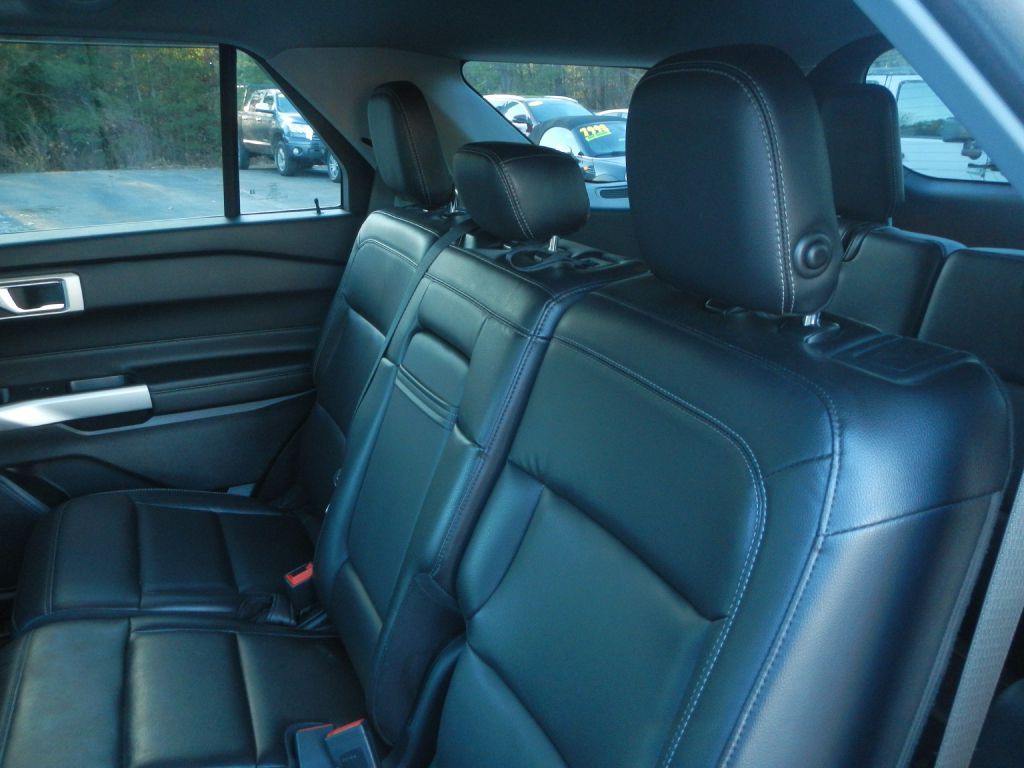 2020 Ford Explorer Image 9