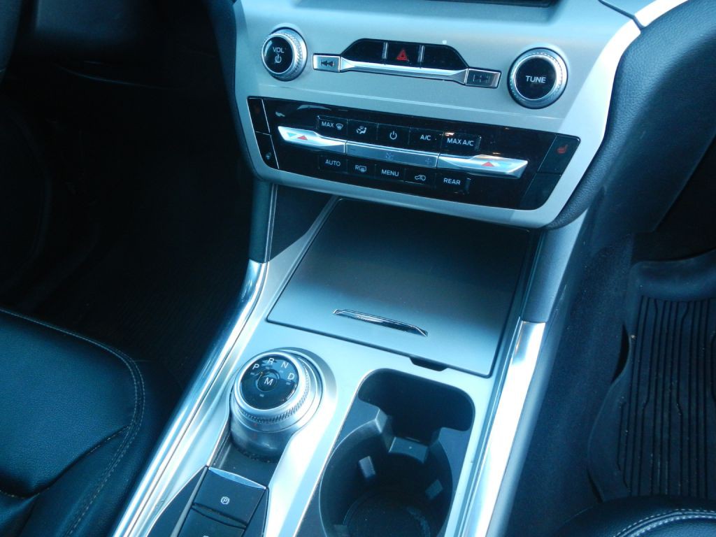 2020 Ford Explorer Image 23