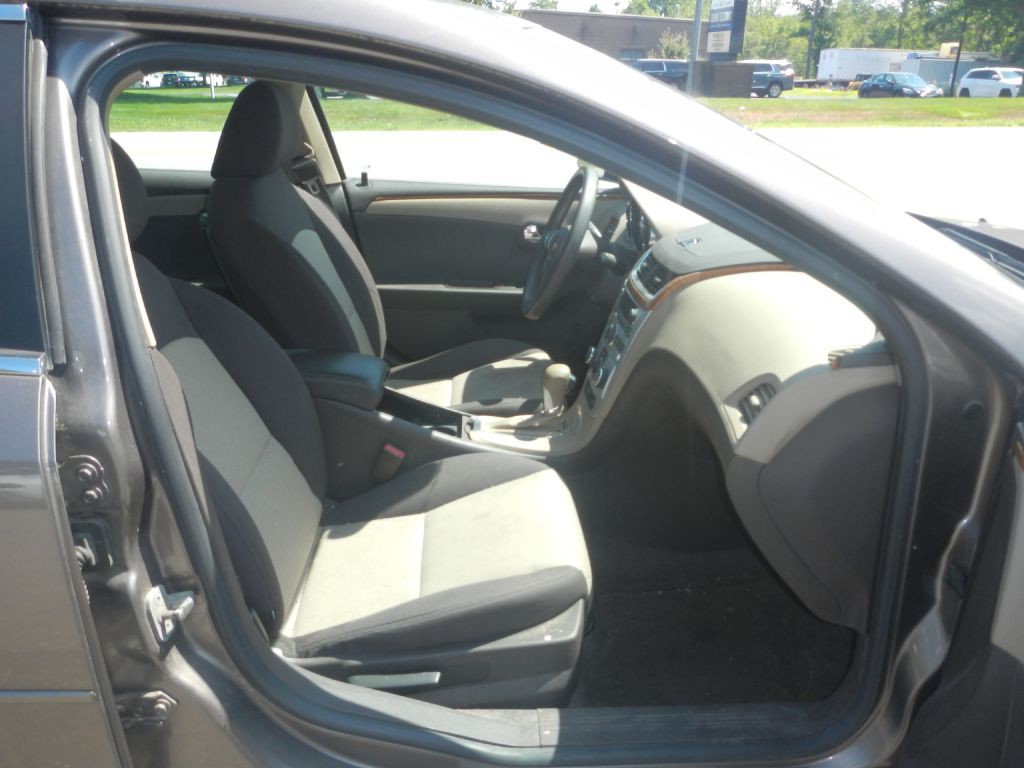 2012 Chevrolet Malibu Image 16
