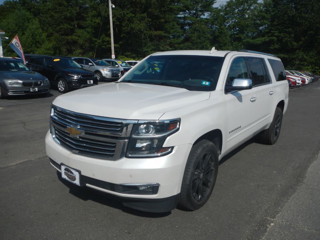 2017 Chevrolet Suburban Image 2