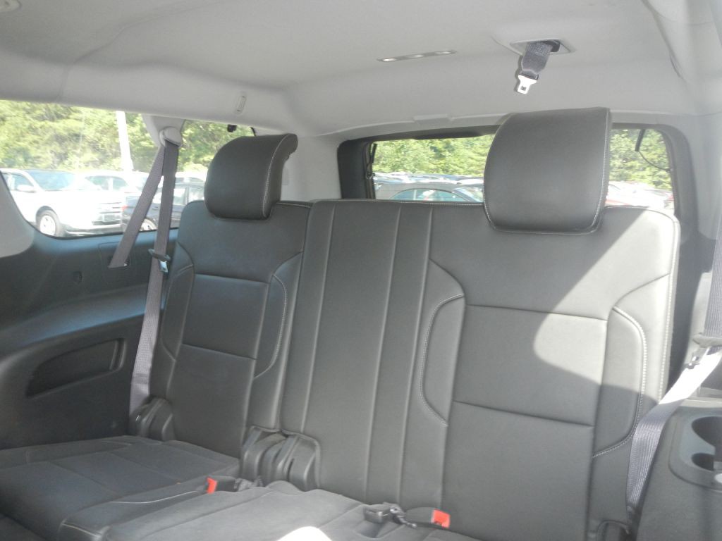 2017 Chevrolet Suburban Image 6