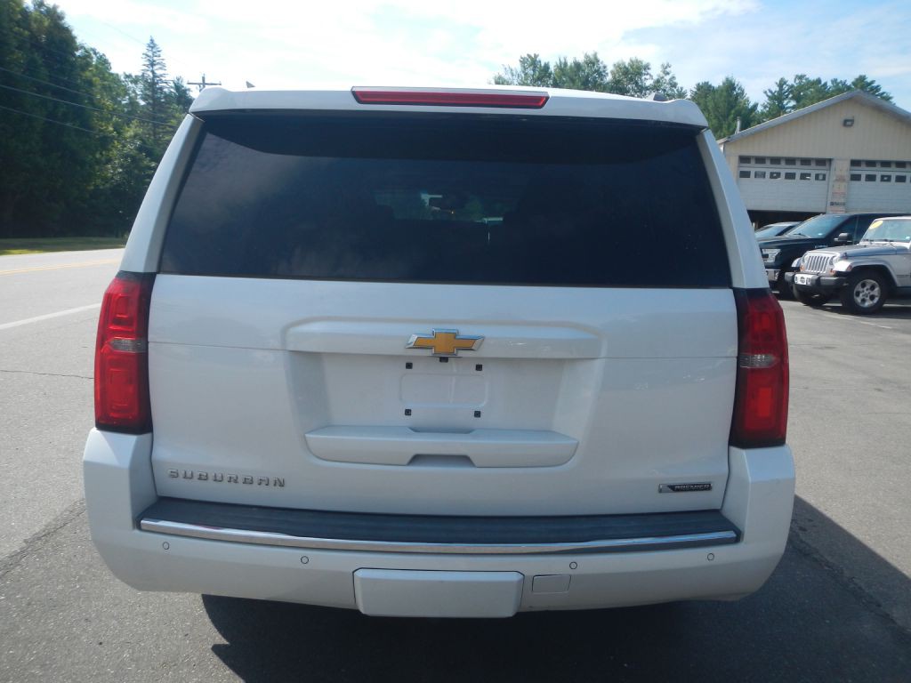 2017 Chevrolet Suburban Image 10
