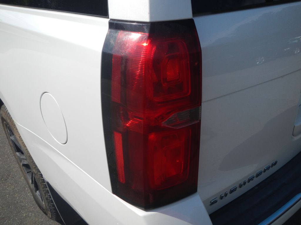 2017 Chevrolet Suburban Image 15