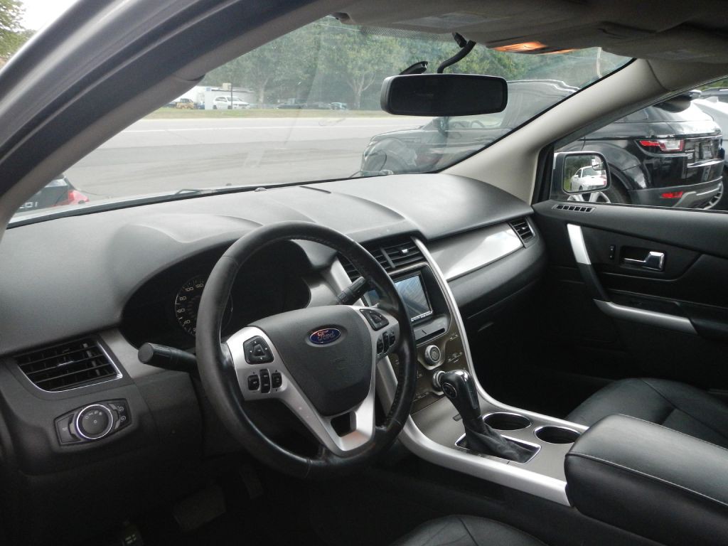2011 Ford Edge Image 3