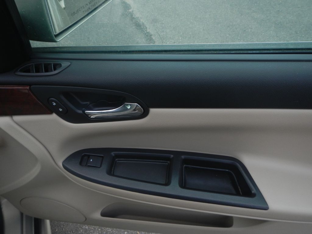 2009 Chevrolet Impala Image 17