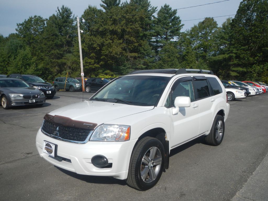 2011 Mitsubishi Endeavor Image 2
