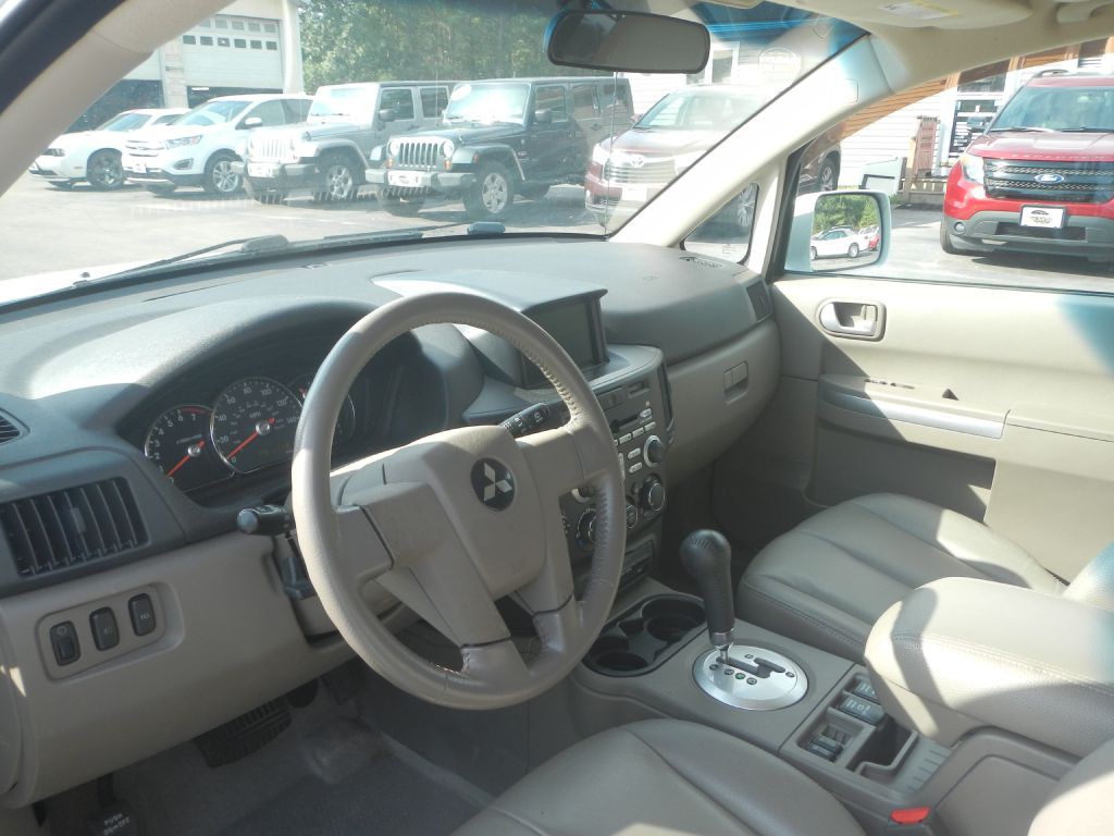 2011 Mitsubishi Endeavor Image 3