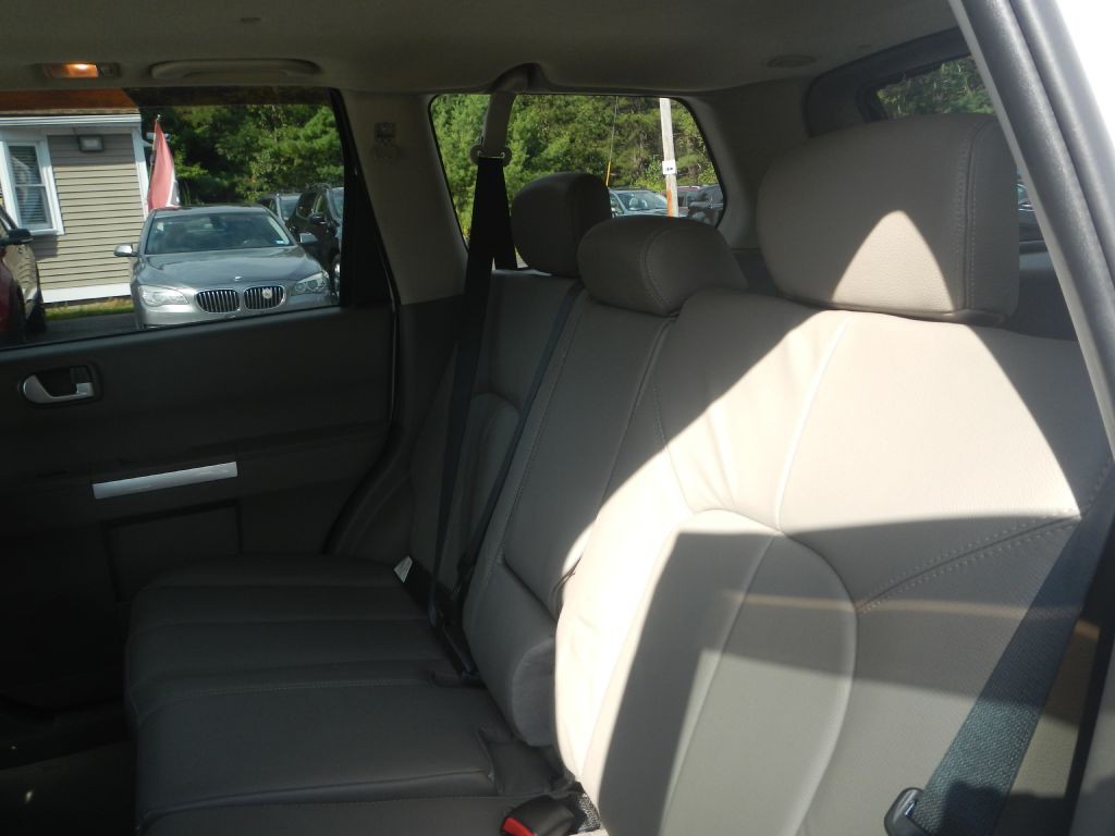 2011 Mitsubishi Endeavor Image 5