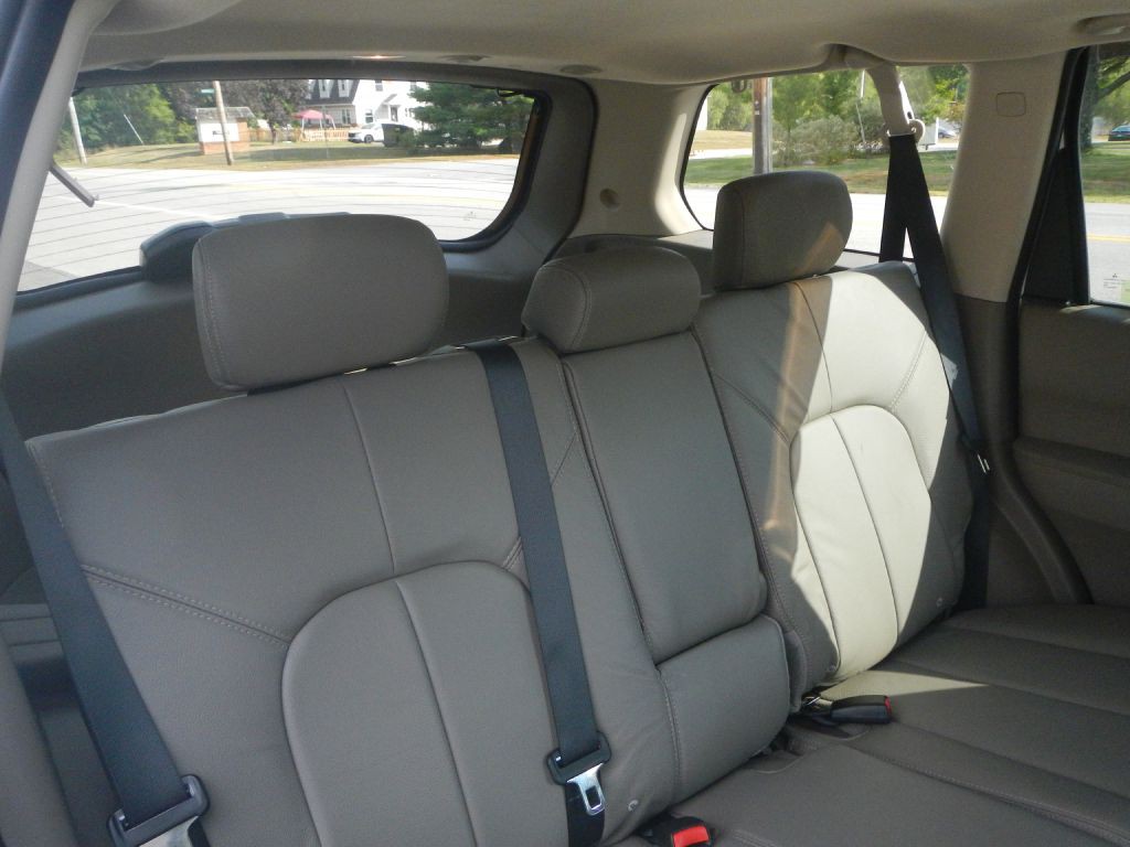 2011 Mitsubishi Endeavor Image 7